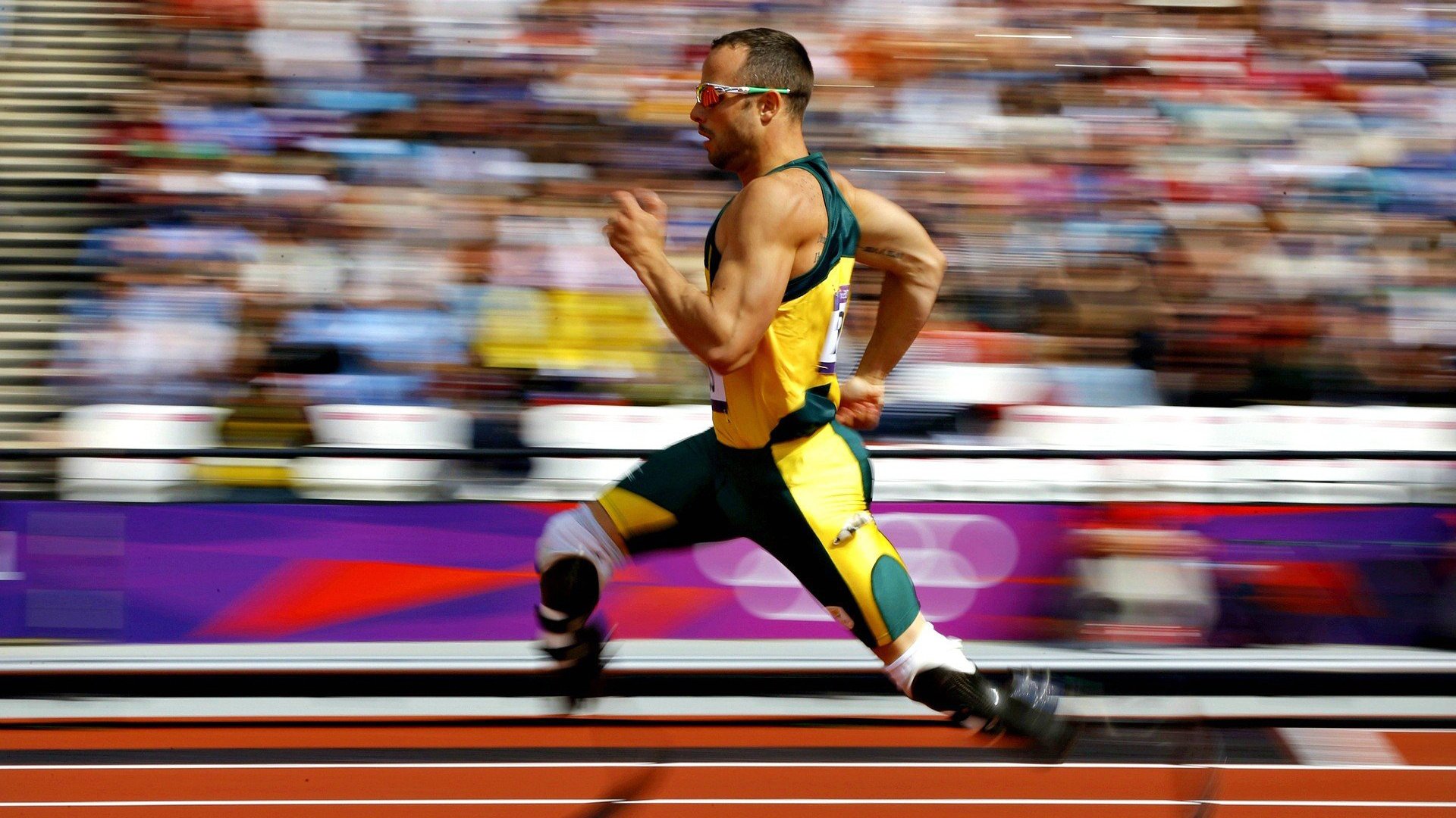 爱游戏体育-传奇“飞天大脚”：史上最震撼的远射瞬间，飞天大战